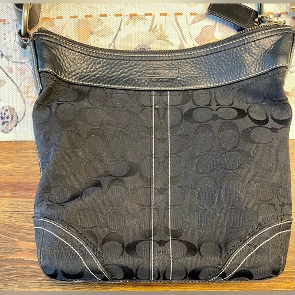 Vintage Coach 10403 | Black Signature Duffle / Crossbody Bag - Picture 5 of 13